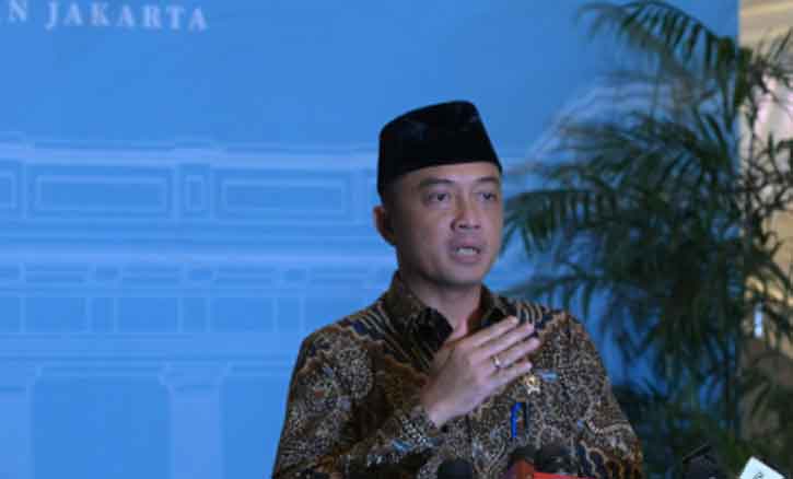 Istana menegaskan pemerintahan Presiden Prabowo Subianto tidak bekerja untuk mengejar hasil survei